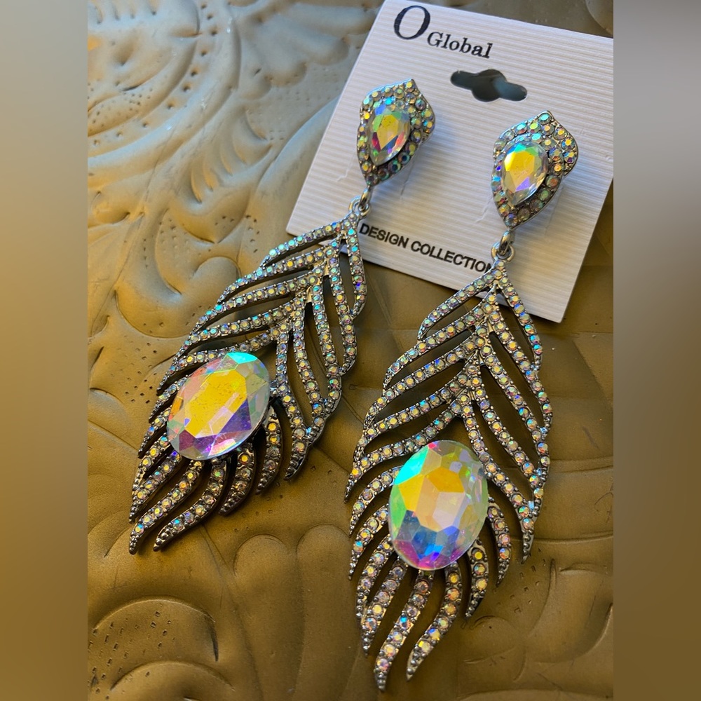 Crystal Leaf Earring - Picture 6 of 9